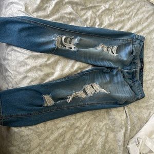 Hollister size 3 short boyfriend jeans!